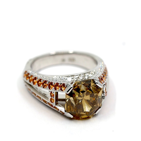 Harry Winston 5.76 Carat Diamond Engagement Ring - Picture 9 of 16